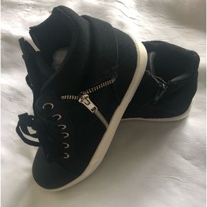 NEW in box. Call It Spring ankle black boots, s.7 (6)